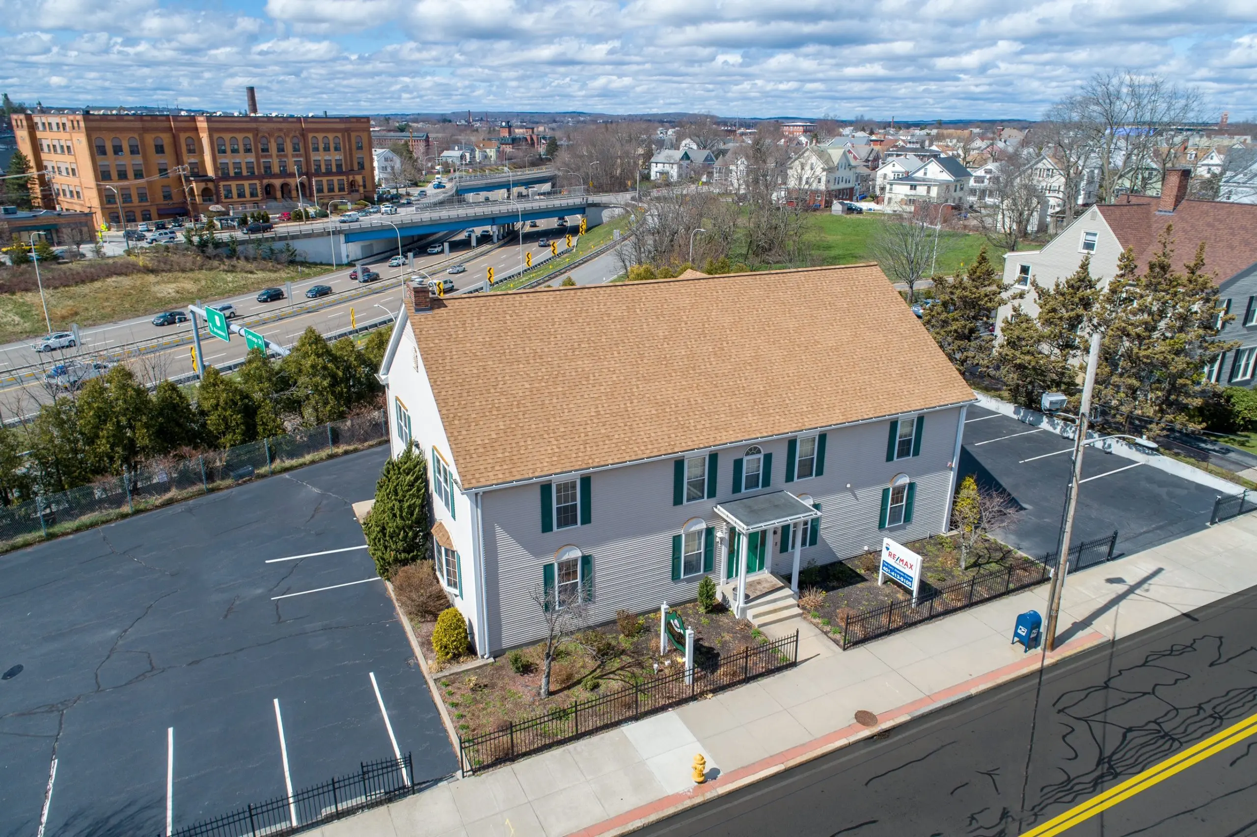 Gary Almeida RE/MAX office in Pawtucket